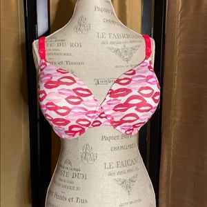Super cute bra by Victoria’s Secret